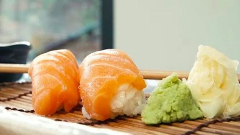 salmon nigiri