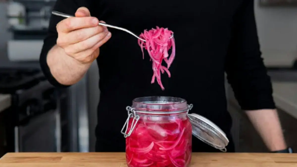 why are pickled onions pink